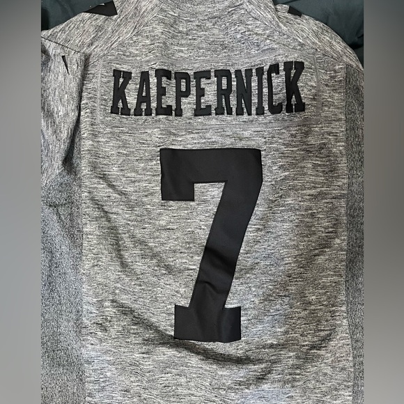 Men's San Francisco 49ers Colin Kaepernick Nike Gray/Black Limited Jersey ✊🏿7️⃣ - Picture 2 of 3